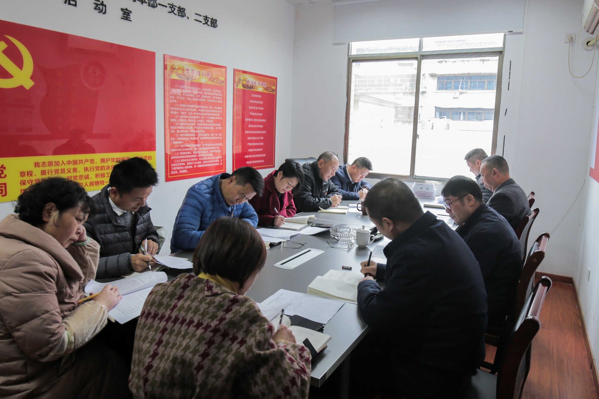11月24日，，，，，，，，长江分公司党委学习贯彻党的十九届五中全会精神.JPG
