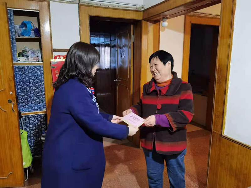12、2月7日，，，，，，，李青慰问困难退休群众唐名华_副本.jpg
