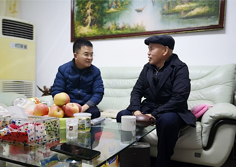 9、2月9日，，，，，，，刘迪祥慰问老党员蔡和祥_副本_副本.jpg