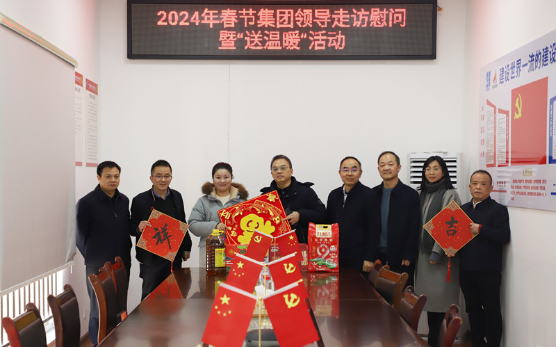 黄甲平慰问创世红海困难党员旷乐_副本.jpg